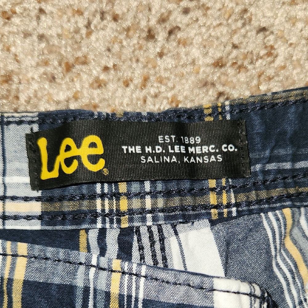Lee Men's Size 40 Plaid Cargo Shorts - Picture 3 of 4